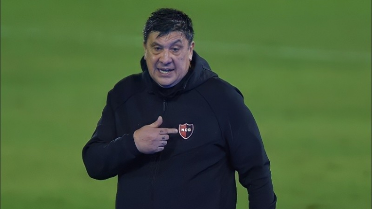 Burgos con un pie afuera, suena Gamboa 