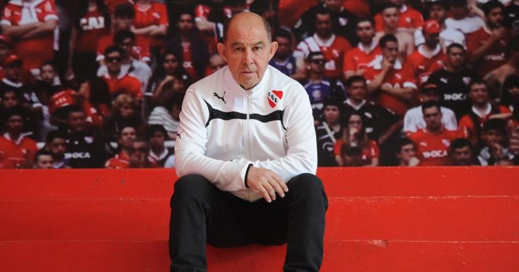 Bochini sobre Colón e Independiente: “El partido será muy cerrado”
