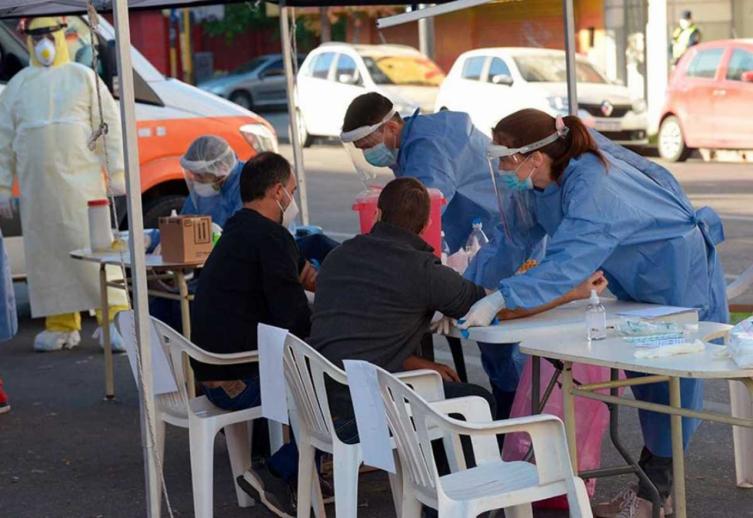 Una ciudad de Brasil vacunó a toda su población y bajó la mortandad en un 95%