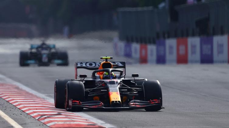 Fórmula 1: Verstappen le sirvió el triunfo a Checo Pérez en Azerbaiyán