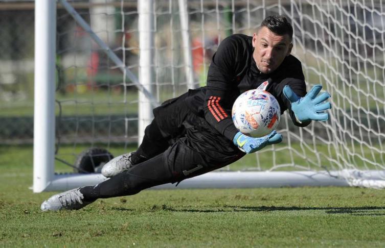 Franco Armani volvió a dar positivo en el PCR y no viaja a Colombia