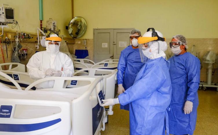 En Santa Fe el promedio de ocupación de camas críticas no baja del 98%