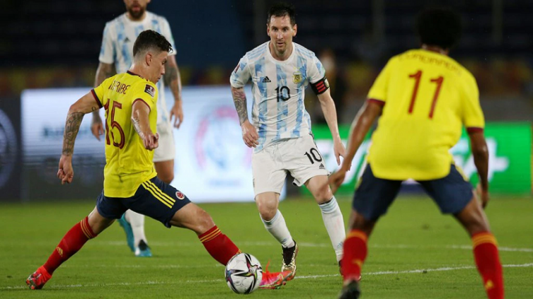 Eliminatorias: con dos goles de ventaja, Argentina no pudo y empató con Colombia 2 a 2