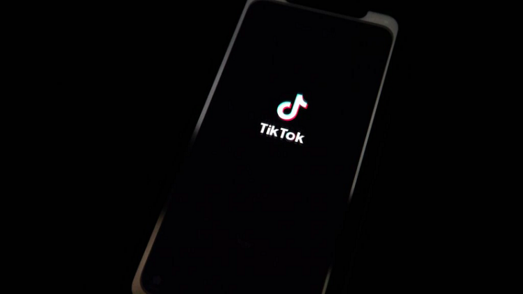 TikTok: nuevo reto viral podría causar asfixia y hasta infartos