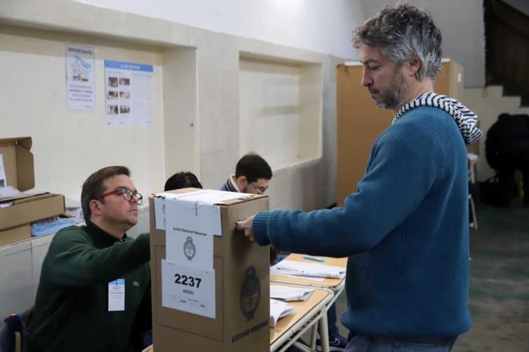 Autoridades de mesa que se vacunen y falten a la elección podrían ir presas