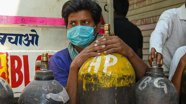 India notificó cerca de 70.500 casos en un día, la cifra más baja desde abril