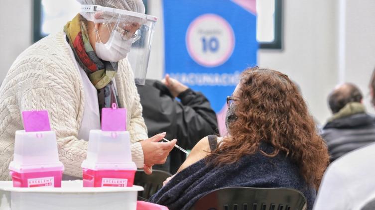 Santa Fe recibió 69.700 nuevas dosis de Astrazéneca