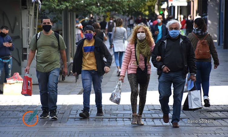 Domingo con 716 nuevos casos en la provincia y 108 en la ciudad