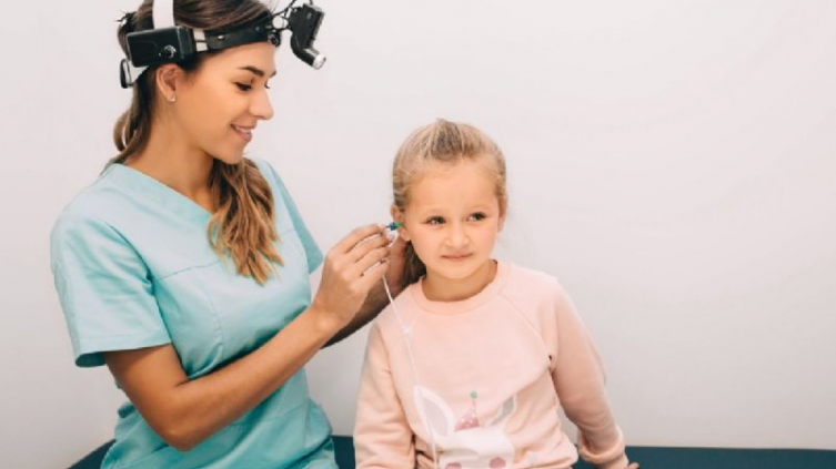 Con el regreso del frío, crece el riesgo de otitis