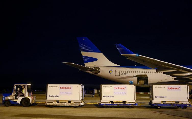 Llegaron al país 768.000 dosis de la vacuna Sinopharm