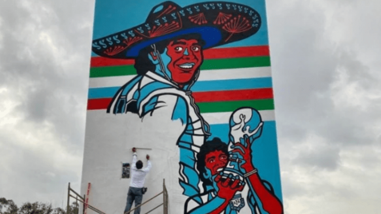 El mural de Diego Maradona en el estadio Azteca de México
