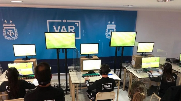 La AFA planea y define el uso del VAR en el fútbol argentino