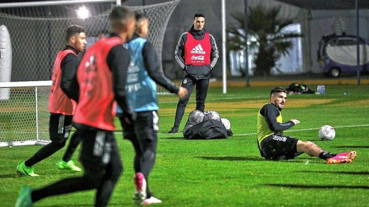 Scaloni define los 11 de Argentina para jugar con Bolivia