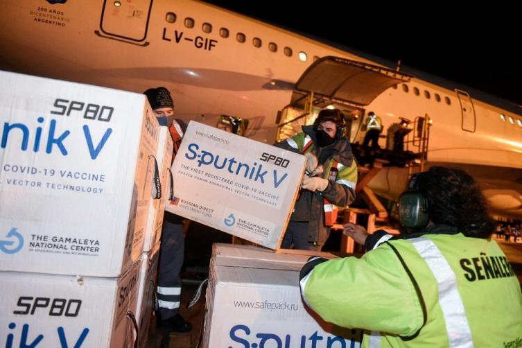 Llegaron más de 700 mil dosis de los dos componentes de Sputnik V
