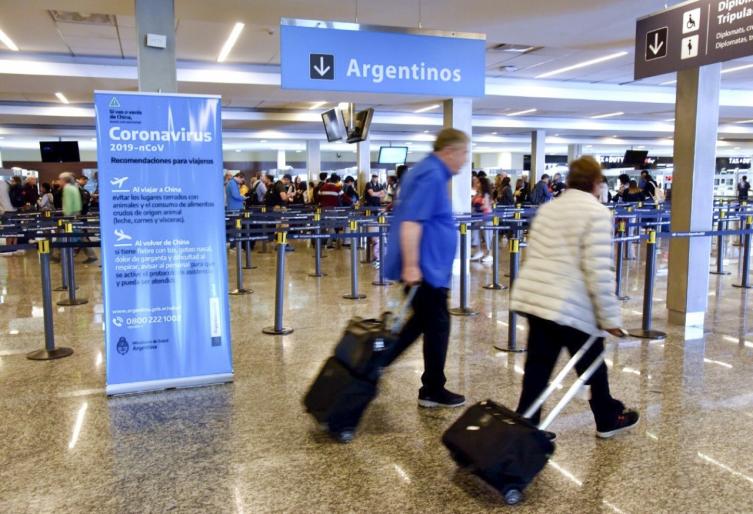 Restricciones a los vuelos: hay 1.400 nuevos varados en el exterior