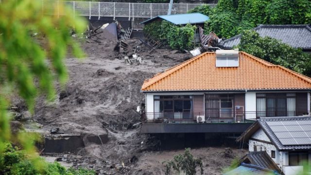Japón: ascienden a tres los muertos por el deslizamiento de tierra