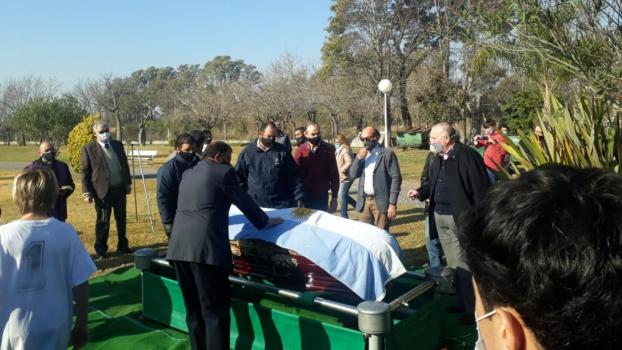 Los restos de Carlos Reutemann descansan en un cementerio privado