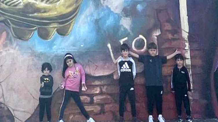 Los hijos de Lionel Messi conocieron el mural homenaje a su padre