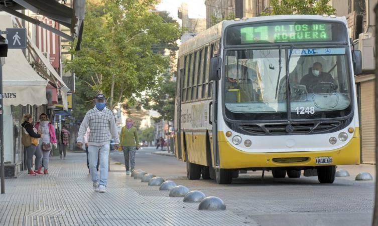 Se levantó el paro y el transporte urbano y algunas líneas interurbanas vuelven a circular