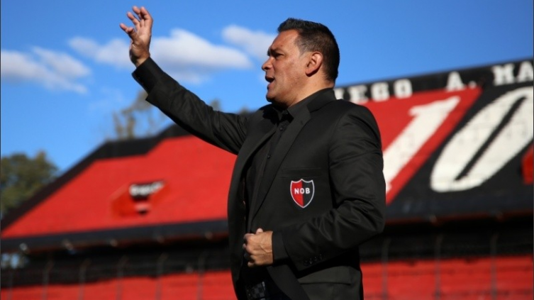 Newell's: Gamboa deberá hacer dos cambios ante Argentinos