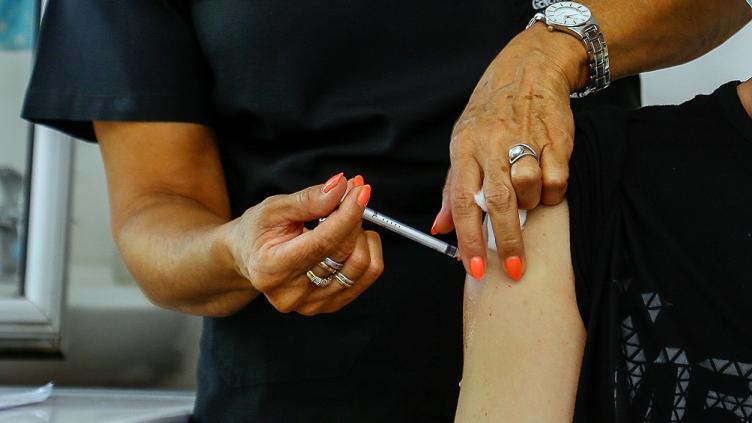Chile frena la vacunación de adolescentes de 17 años