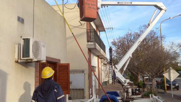 La EPE conecta 3.000 domicilios al nuevo tendido preensamblado  