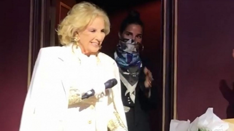 Mirtha Legrand fue al teatro, tras 280 días