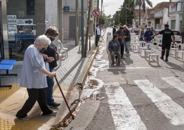 El mes que viene, jubilados y pensionados cobrarán un bono de $5.000
