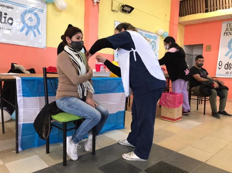 Salud incluye la vacuna de Moderna en el estudio de esquemas combinados