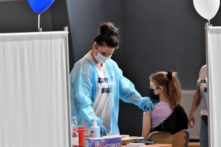 Vacunación: se pueden inscribir los menores entre 12 y 17 años con factores de riesgo
