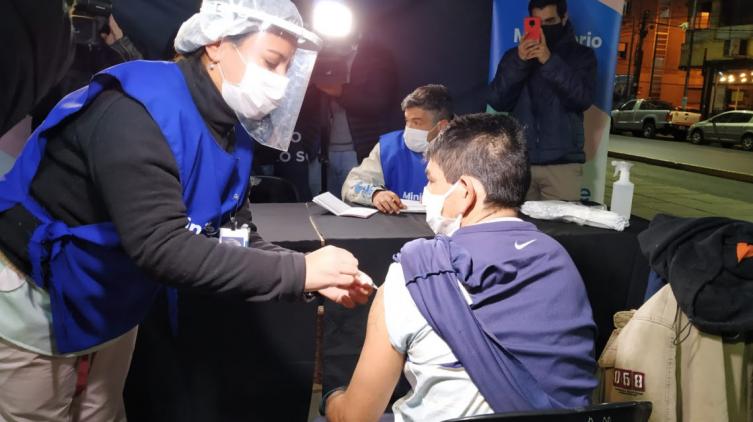 La provincia vacuna a personas en situación de calle 