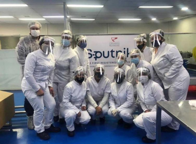 Sputnik V: arribaron 500 litros del segundo componente para producir las dosis