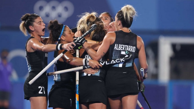 Las Leonas avanzaron a la final y se aseguraron medalla