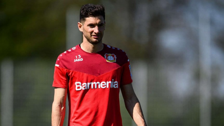 Lucas Alario se lesionó en Bayer Leverkusen