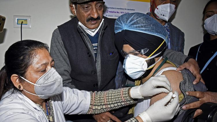 India, uno de los países más golpeados, aprueba la vacuna de Johnson & Johnson