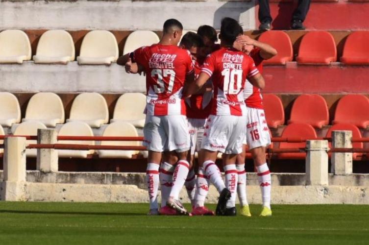 Unión goleó a San Lorenzo