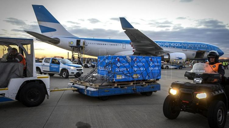 El Gobierno acelera su plan de vacunación y suma estrategias ante la variante Delta