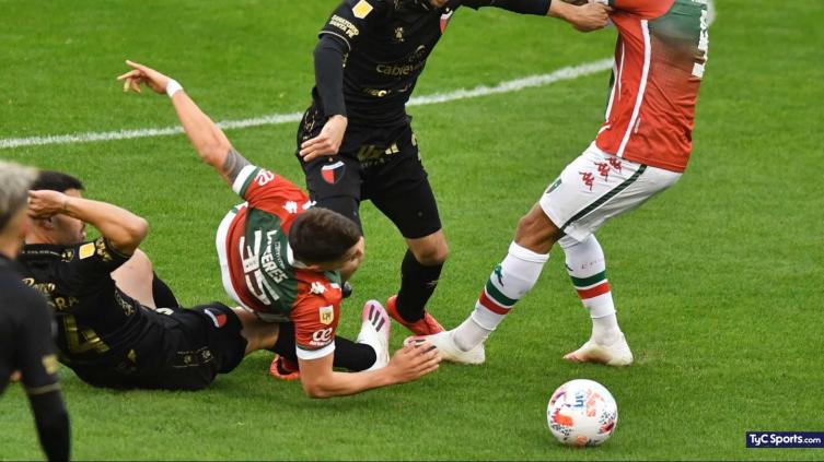 Colón ganó con gol de Farías y es uno de los punteros del torneo