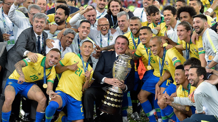 Bolsonaro autoriza sociedades anónimas en el fútbol