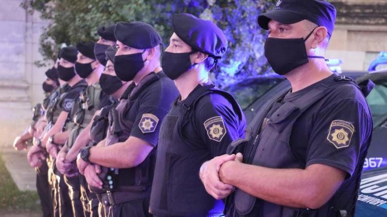 Suplemento especial para reponer los uniformes policiales