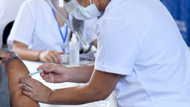 Combinación de vacunas: las 5 dudas más habituales 