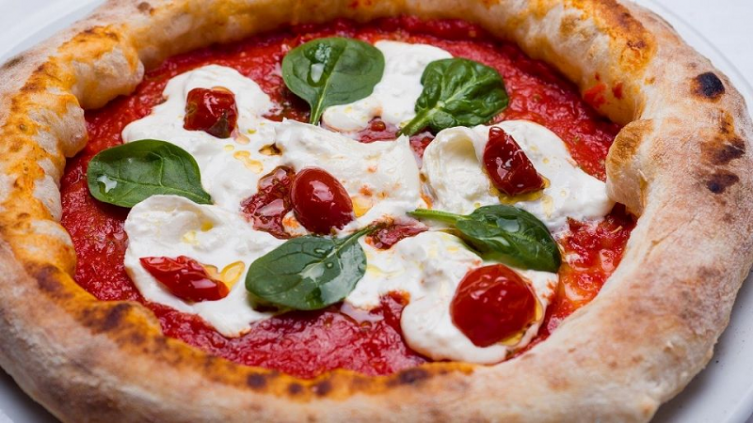 Pizzas con bordes rellenos 