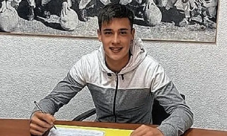 Colón firmó el primer contrato con otro juvenil