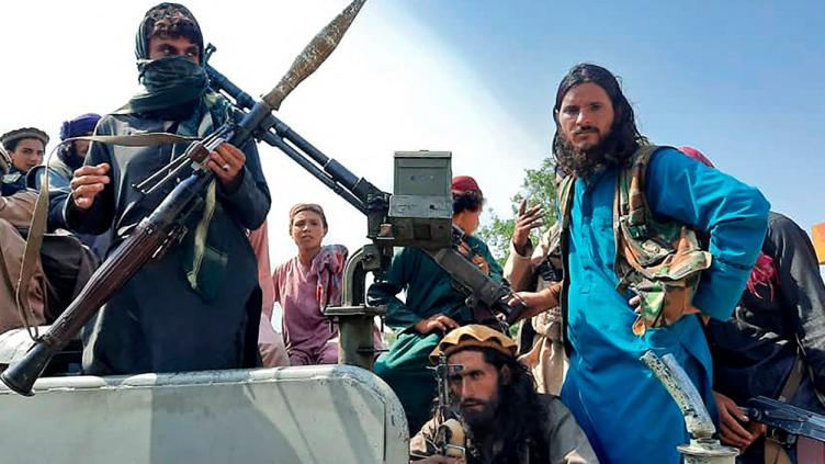 Los talibanes anunciaron una amnistía y convocaron a las mujeres