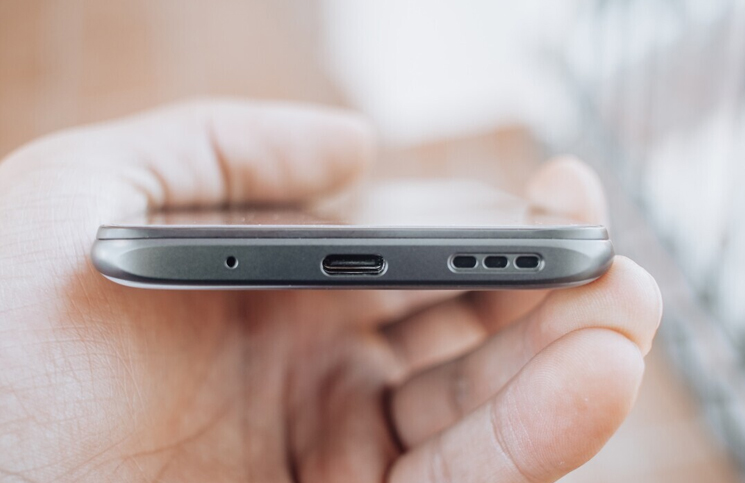 Cómo limpiar los altavoces de tu celular 