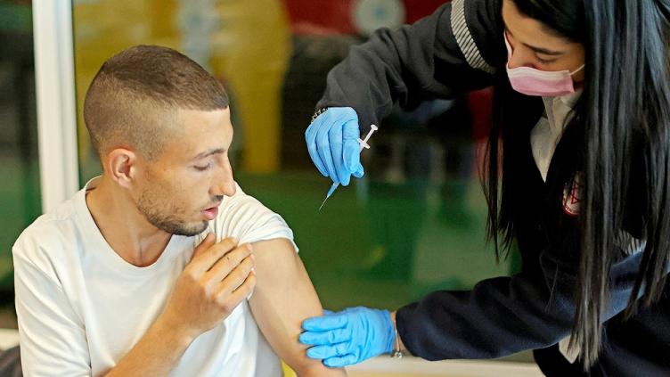 Israel autorizó la tercera dosis de la vacuna a mayores de 30