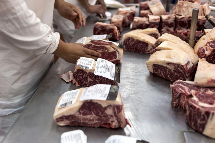 Prorrogaron el cepo a las exportaciones de carne y el campo analiza medidas