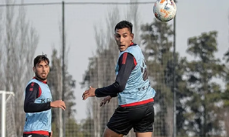 Colón hace doble turno pensando en Newell's