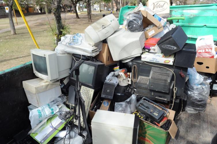 En Distrito Oeste se recolectaron 1.300 kilos de AEES