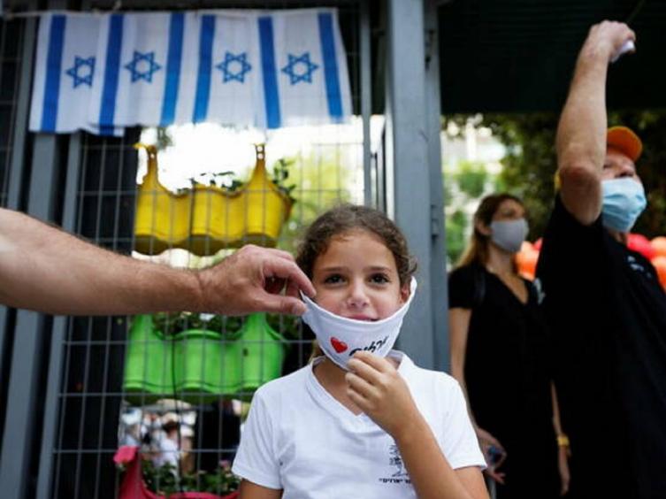 Israel retomó la presencialidad escolar en medio de un récord de contagios